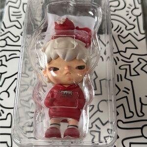 Exclusive limited Hirono Keith HaringRed and White Figurine sealed.